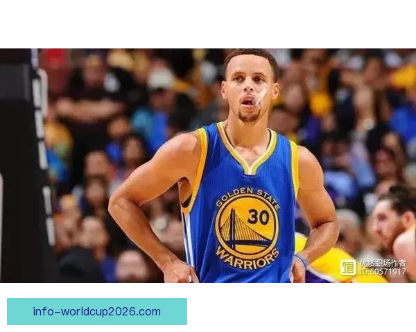 奥格斯堡球员迈克尔·格雷戈里奇体育精神感动全场主动告知裁判无犯规