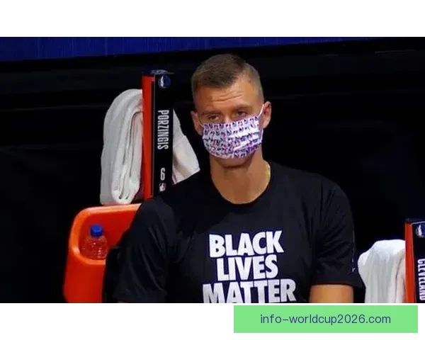 波神被保罗里德顶到腰部返回更衣室 本场比赛能否出战成疑