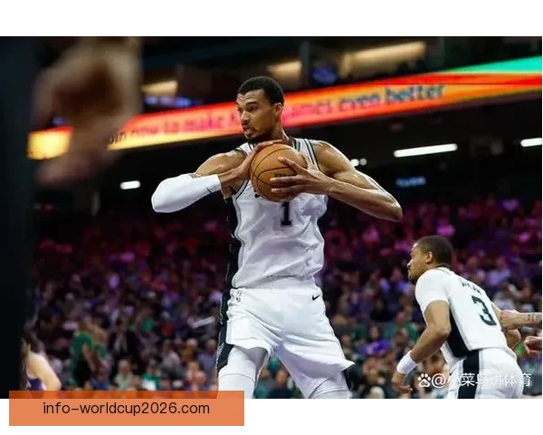 NBA东西部前十揭晓 雄鹿领衔榜首争夺激烈 十支球队无缘季后赛